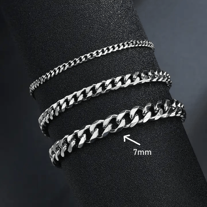 tre olika silver armband där olika tjocklekar visas upp