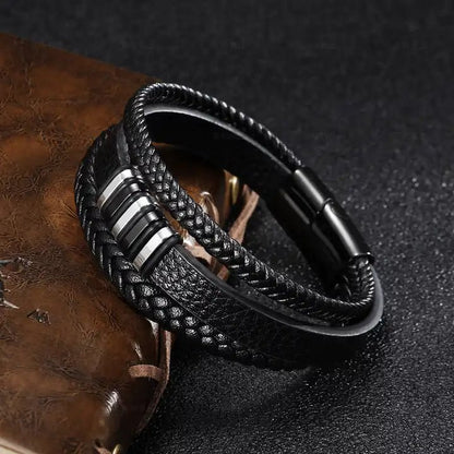 läderarmband med tre remmar, svart färg och svart lås